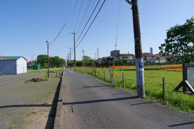 南門跡へと続く。