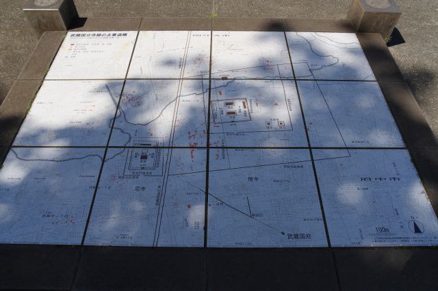 武蔵国分寺跡の主要遺構の図。北東にあります。