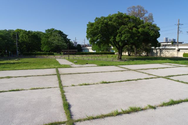 基壇上へ、少し見晴らしがよい。