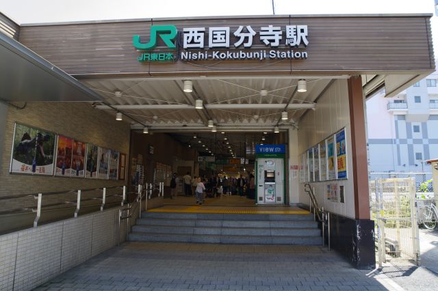 改札を右に出て北口へ。スロープがありバリアフリー。