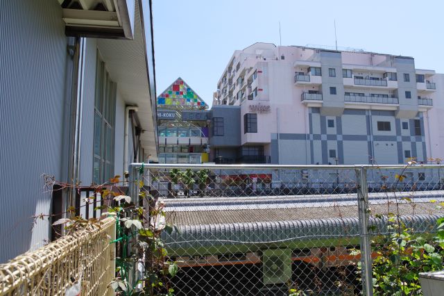 中央線ホームや南口側を望む。