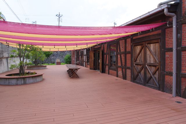 南側はテラスのような空間。