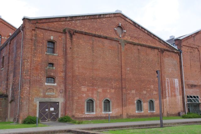 左側の建物、こちらだけでも大きい。