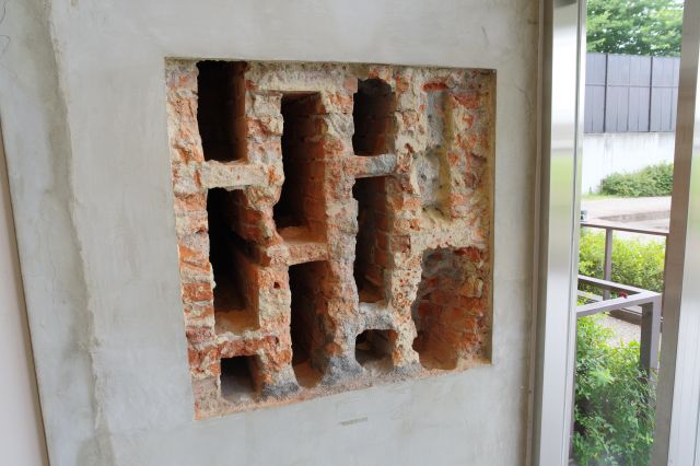 5重の複壁になっている。