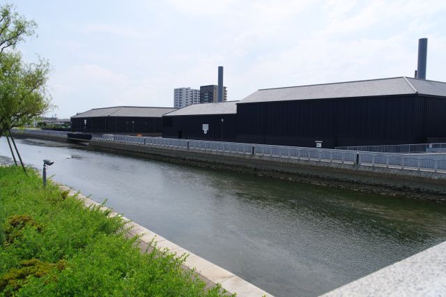 源兵衛橋からのミュージアム側。