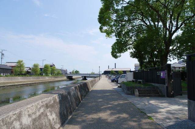 源兵衛橋方面。