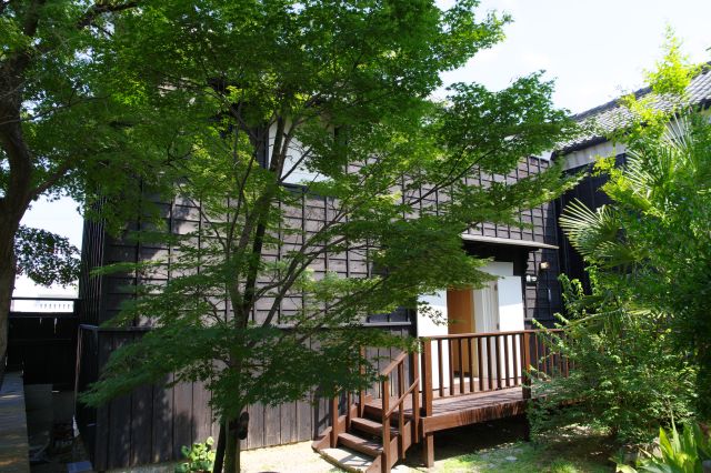 蔵はL字型になっています（トイレ）。