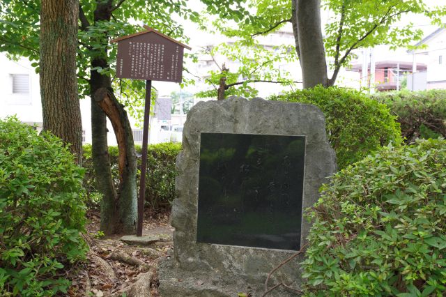 敷地角には香川景樹の歌碑。