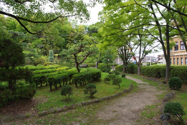 最初の入口に戻る道。