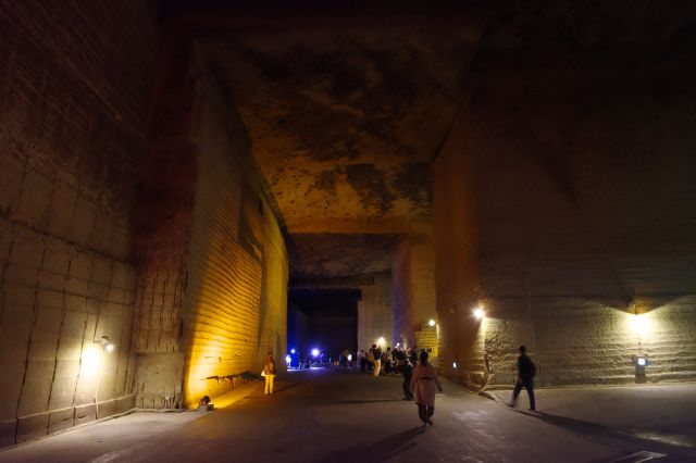 最下部、最初の通りの突き当りのT字路のようなところへ。