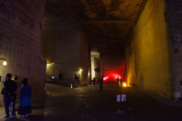 後ろを振り返る。