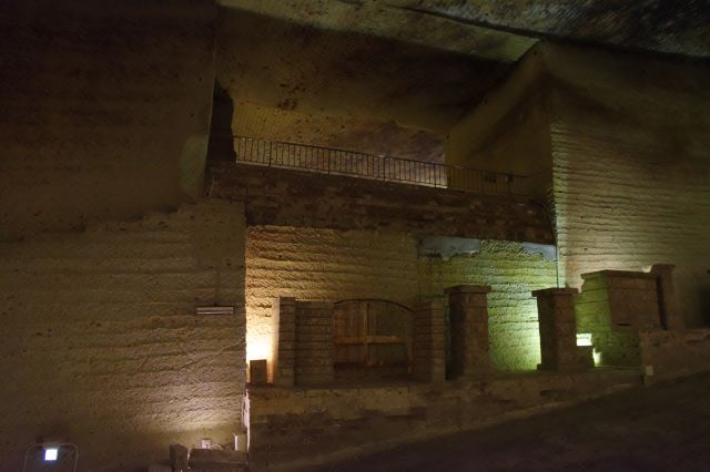 通りに戻ってこのデッキの方へ向かいます。