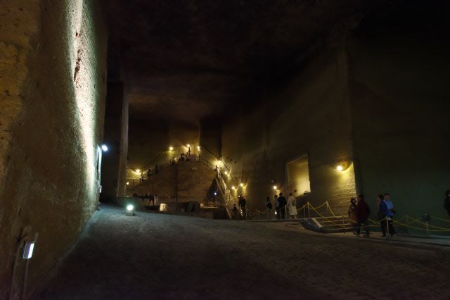 入口へ戻っていきます。