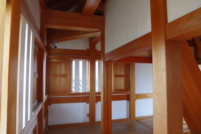 お城の雰囲気を味わいます。