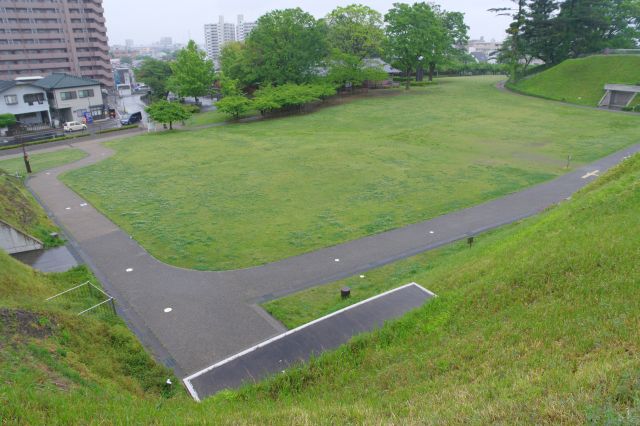 本丸広場を望む。