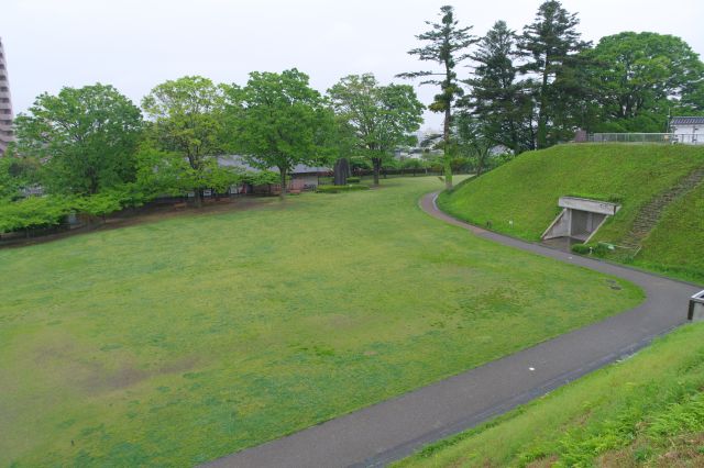 南側へ進みます。