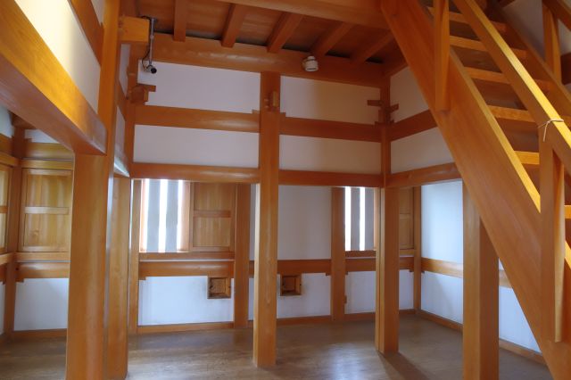 お城の雰囲気を感じられる2つ目の櫓でした。