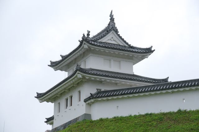 清明台という天守代わりの櫓は再建されたものです。