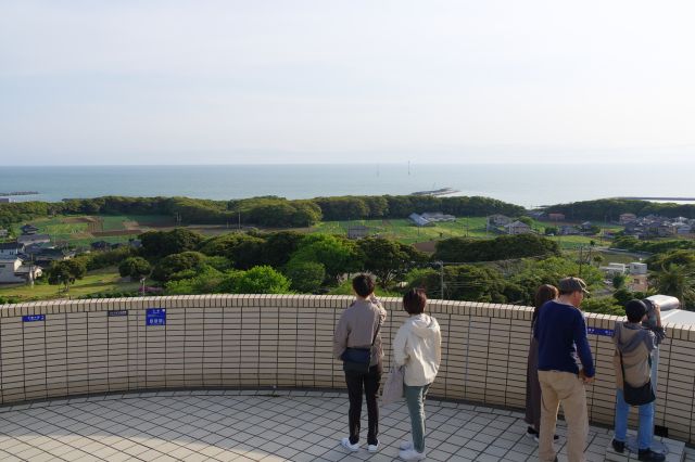 南側、外川漁港、千騎ケ岩、犬岩(斜面下で見えず)。