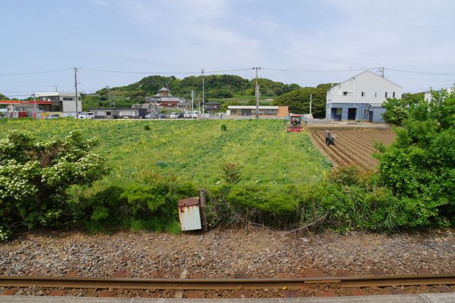 拠点駅とは思えないのどかさです。