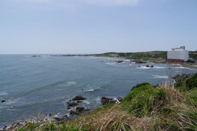 南側の開放的な海の眺望、波の音が聞こえます。