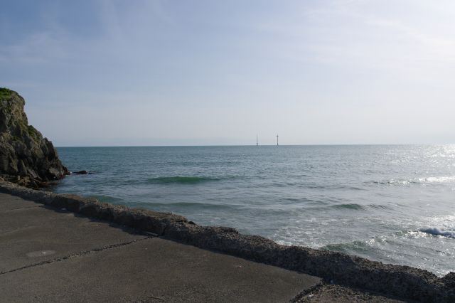 岩前から眺める海もきれい。