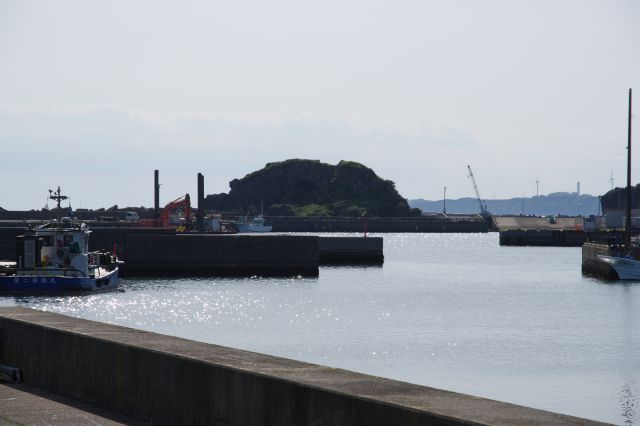 奥には千騎ケ岩(せんがいわ)が見えます。