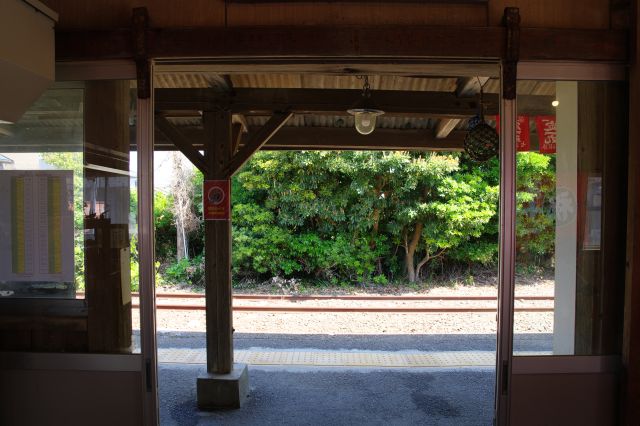 駅舎内へ入ります。
