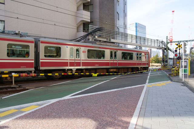 ここも八ツ山橋同様に電車が沢山行き交います。