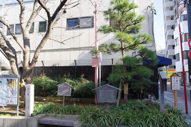 品川宿の石碑もあり、中心的なスポットです。