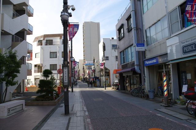 後ろを振り返る。