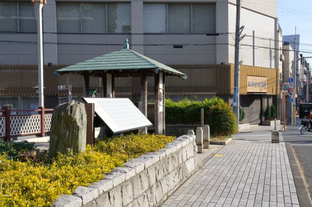 東屋が特徴的です。