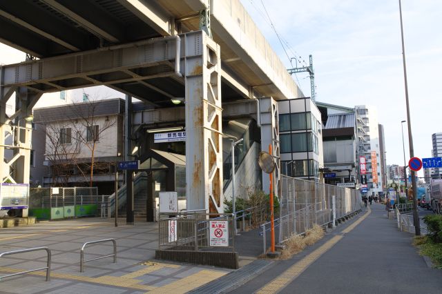 新馬場駅北口が近いです。