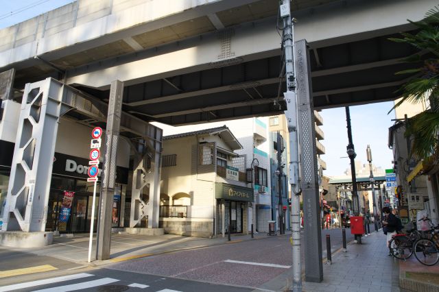 突き当りに北馬場参道通り。