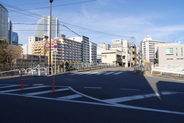 大正末期に造られた北品川橋があります。