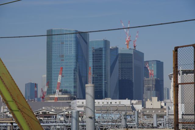 高輪ゲートウェイシティの高層ビル群。