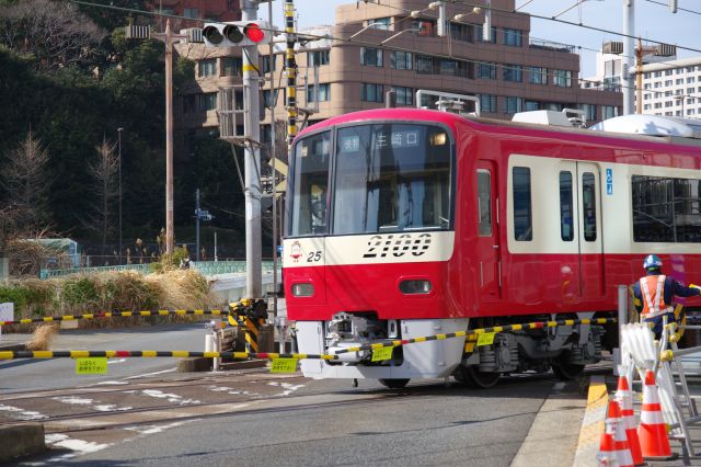 京急2100形・三崎口行きがやってきました。