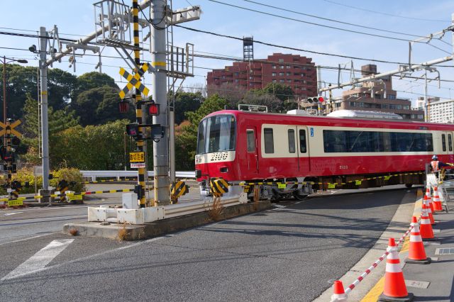 踏切の反対側とはまた違った見え方です。