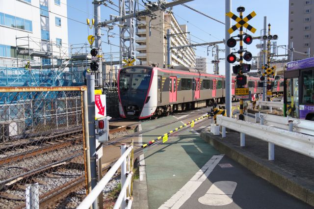 そして道路鉄道共にボトルネックです。