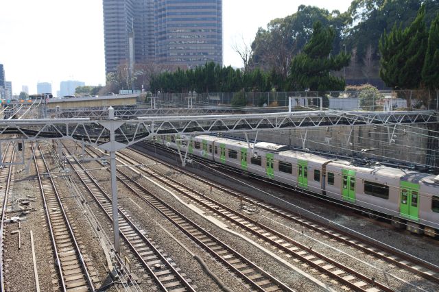 JR線も含めて沢山の電車を見る良いスポットでした。
